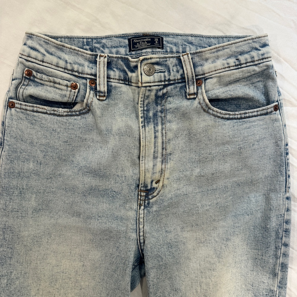 Abercrombie & Fitch Women's Light Blue Straight Leg Jeans